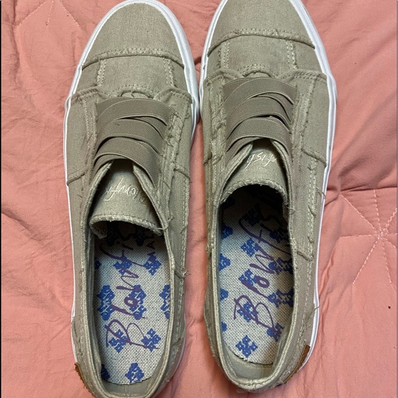 Blow Fish Shoes - Picture 1 of 3